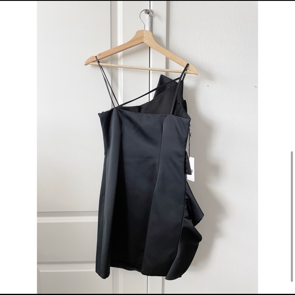 NWT Amur Hallie One Shoulder Ruffle Cocktail Mini Dress in Black sz 2 - Picture 4 of 7